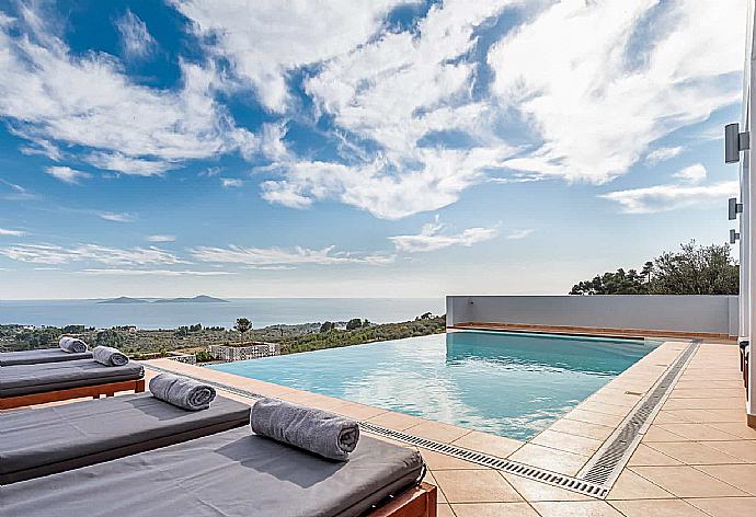 Sunbeds view  . - Villa Porfyra . (Photo Gallery) }}