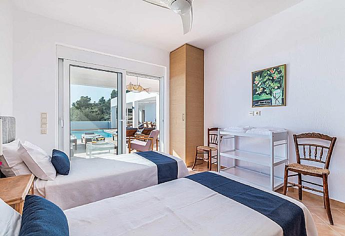 Twin bedroom  . - Villa Porfyra . (Photo Gallery) }}
