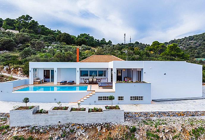 Aerial view of the Villa  . - Villa Porfyra . (Galería de imágenes) }}