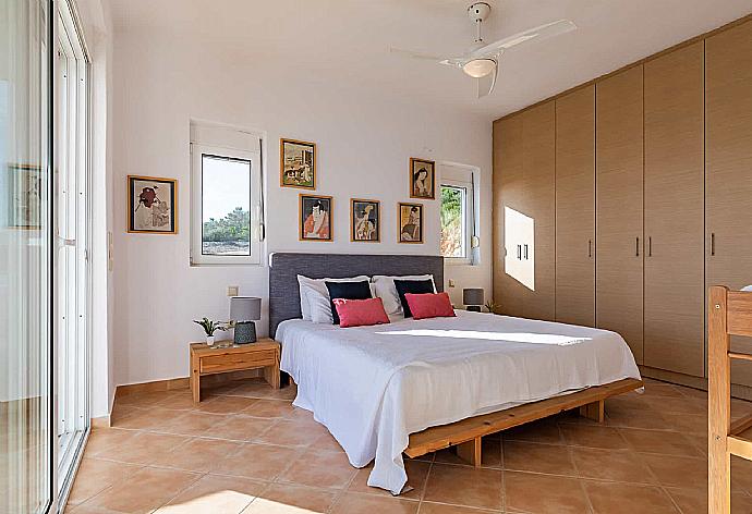 Double bedroom  . - Villa Porfyra . (Photo Gallery) }}