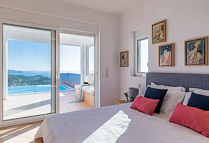 Double bedroom  . - Villa Porfyra . (Photo Gallery) }}