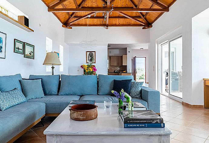 Living area with beautiful decor  . - Villa Porfyra . (Photo Gallery) }}