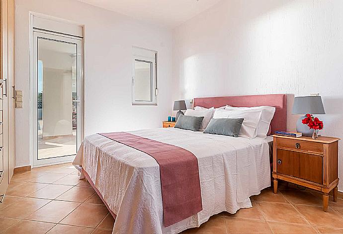 Double bedroom  . - Villa Porfyra . (Photo Gallery) }}