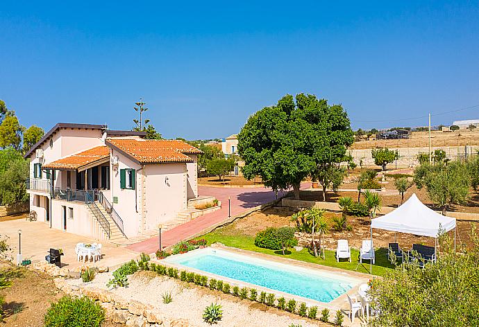 Beautiful villa with private pool, terrace, and garden . - Villa Benjamin . (Galerie de photos) }}