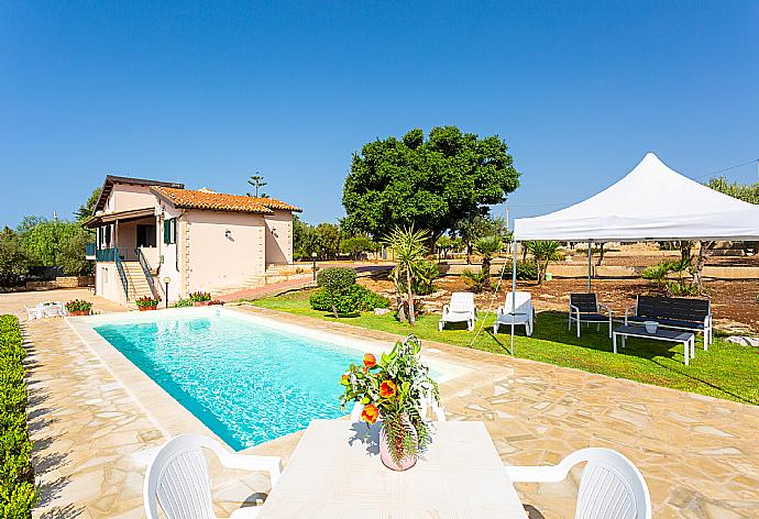 ,Beautiful villa with private pool, terrace, and garden . - Villa Benjamin . (Fotogalerie) }}