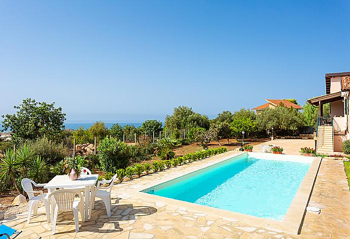 Beautiful villa with private pool, terrace, and garden with sea views . - Villa Benjamin . (Galleria fotografica) }}