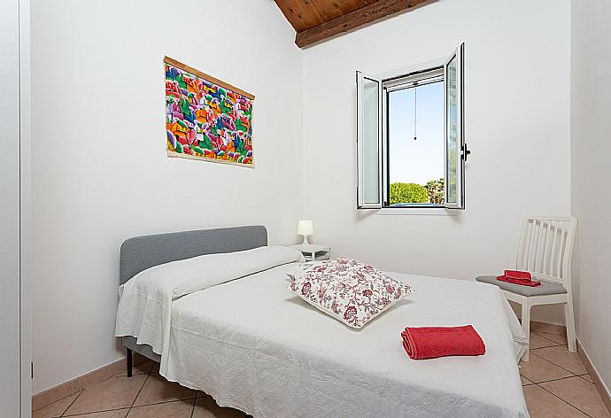 Double bedroom  . - Villa Benjamin . (Photo Gallery) }}