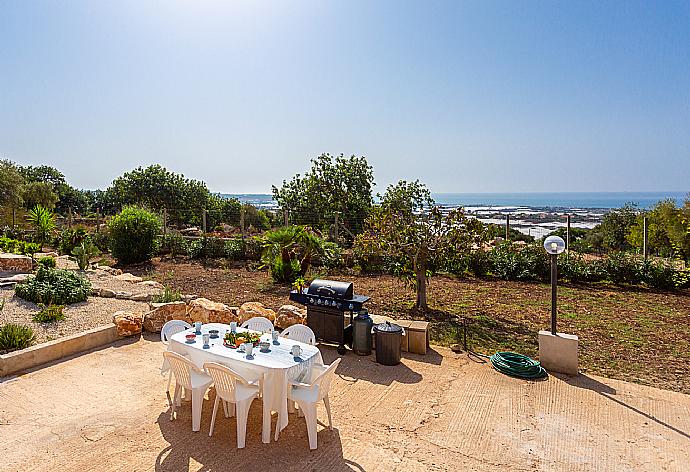 Terrace area with sea views . - Villa Benjamin . (Fotogalerie) }}