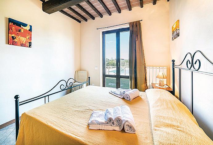 Double bedroom with A/C. . - Villa San Lorenzo . (Galerie de photos) }}