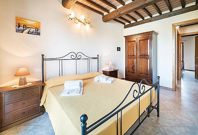 Double bedroom with A/C. . - Villa San Lorenzo . (Galerie de photos) }}