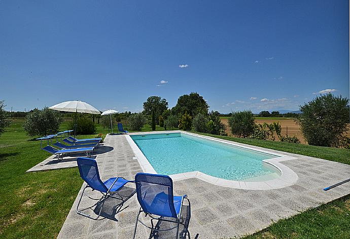 Private pool, terrace, and garden . - Villa San Lorenzo . (Galerie de photos) }}