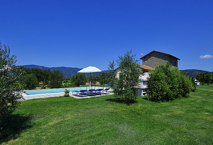 Beautiful villa with private pool, terrace, and garden . - Villa San Lorenzo . (Галерея фотографий) }}