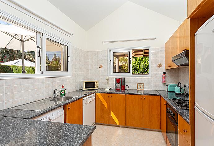 Equipped kitchen . - Villa Coral Aura . (Photo Gallery) }}