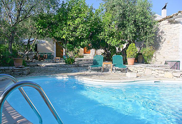 Swimming Pool . - Villa Kostas . (Photo Gallery) }}