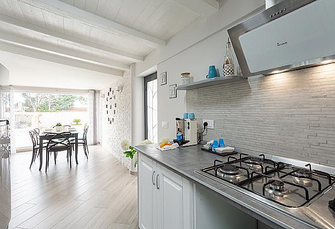 Equipped kitchen . - Villa Marianna . (Fotogalerie) }}