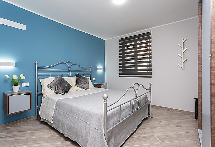 Double bedroom with A/C . - Villa Marianna . (Fotogalerie) }}