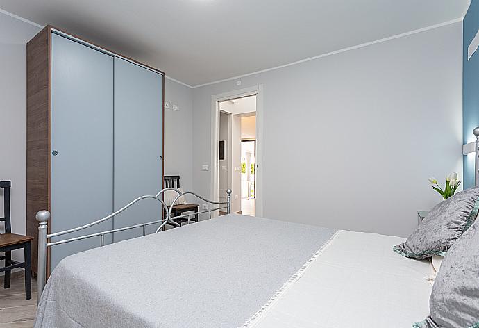 Double bedroom with A/C . - Villa Marianna . (Fotogalerie) }}