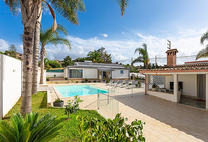 Terrace area . - Villa Marianna . (Fotogalerie) }}