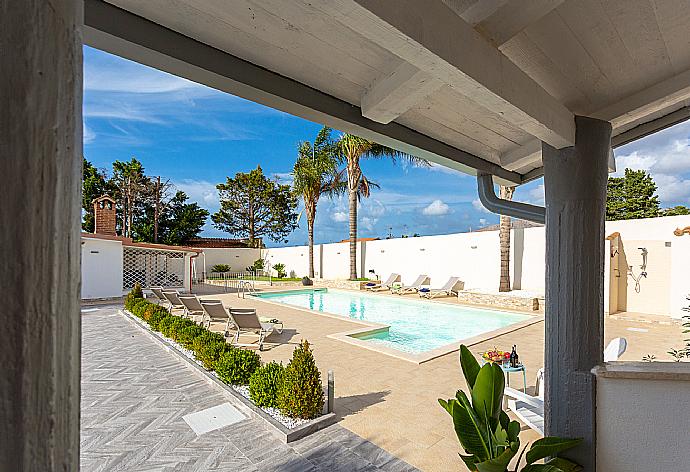 Private pool and large terrace . - Villa Marianna . (Galería de imágenes) }}