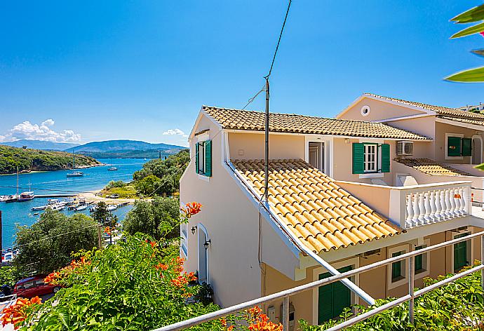 Beautiful apartment with private terrace and sea views . - Anna . (Galería de imágenes) }}