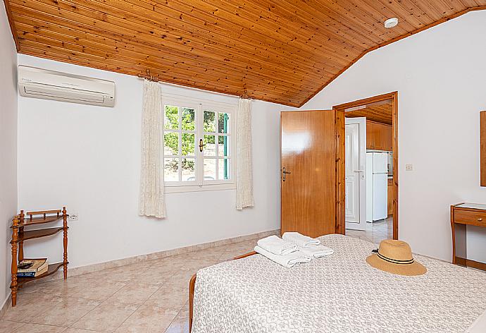 Double bedroom with en suite bathroom and A/C . - Anna . (Photo Gallery) }}