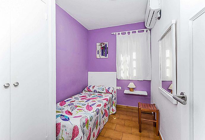 Single bedroom with AC . - Villa Eugenia . (Photo Gallery) }}
