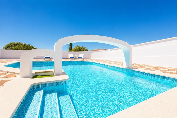 Private pool and terrace . - Villa Eugenia . (Galleria fotografica) }}