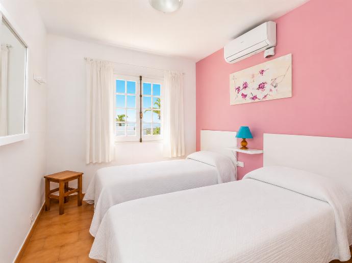 Twin bedroom With AC . - Villa Eugenia . (Galleria fotografica) }}