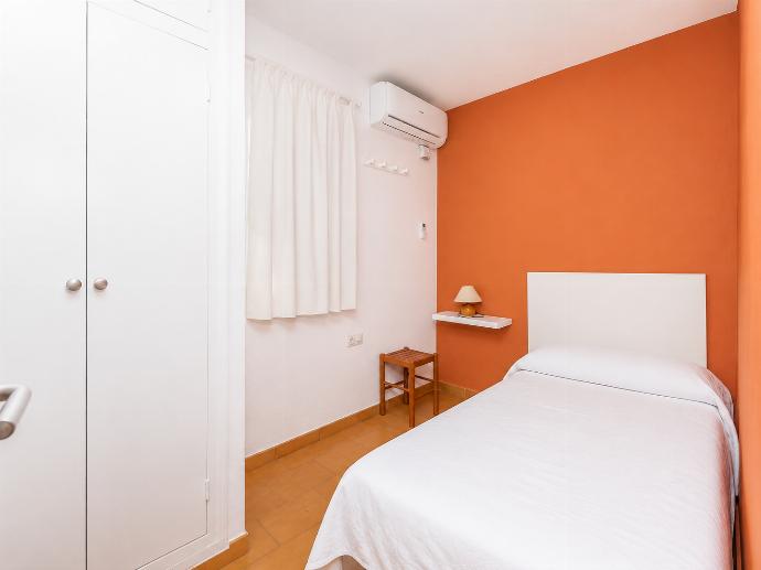 Single bedroom With AC . - Villa Eugenia . (Galleria fotografica) }}
