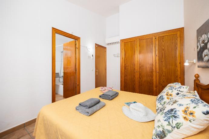 Double bedroom with en suite bathroom and A/C . - Villa Juana . (Photo Gallery) }}