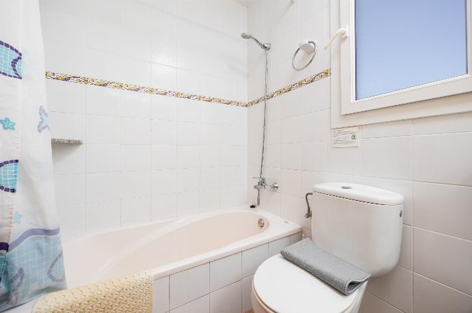 Family bathroom with bath and shower . - Villa Juana . (Photo Gallery) }}