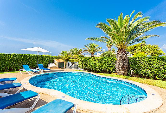 Private pool and terrace . - Villa Clariana . (Fotogalerie) }}