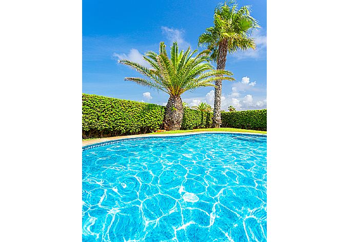 Private pool and terrace . - Villa Clariana . (Fotogalerie) }}