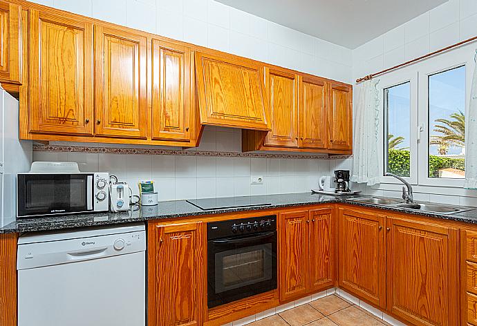 Equipped kitchen . - Villa Clariana . (Fotogalerie) }}