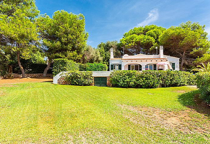 Garden area . - Villa Binibety . (Galerie de photos) }}