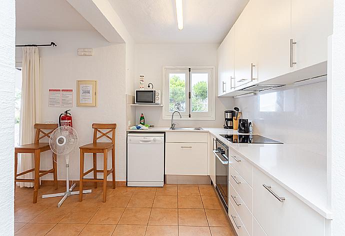 Equipped kitchen . - Villa Binibety . (Fotogalerie) }}