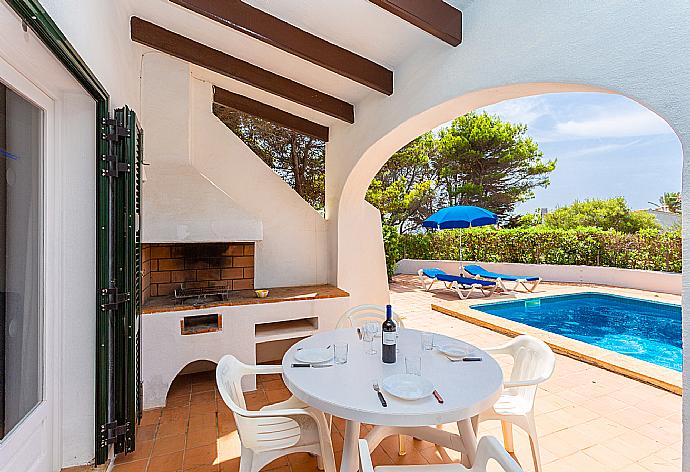 Sheltered terrace area with BBQ . - Villa Binimary . (Fotogalerie) }}