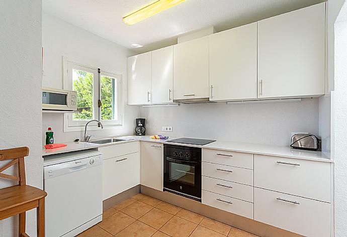 Equipped kitchen . - Villa Binimary . (Fotogalerie) }}