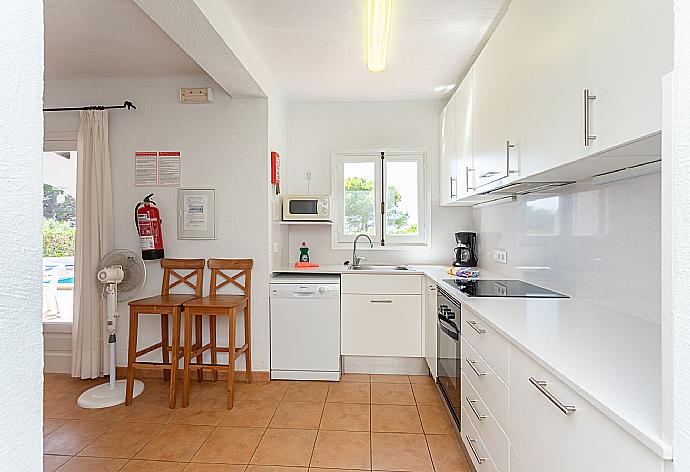 Equipped kitchen . - Villa Binimary . (Fotogalerie) }}