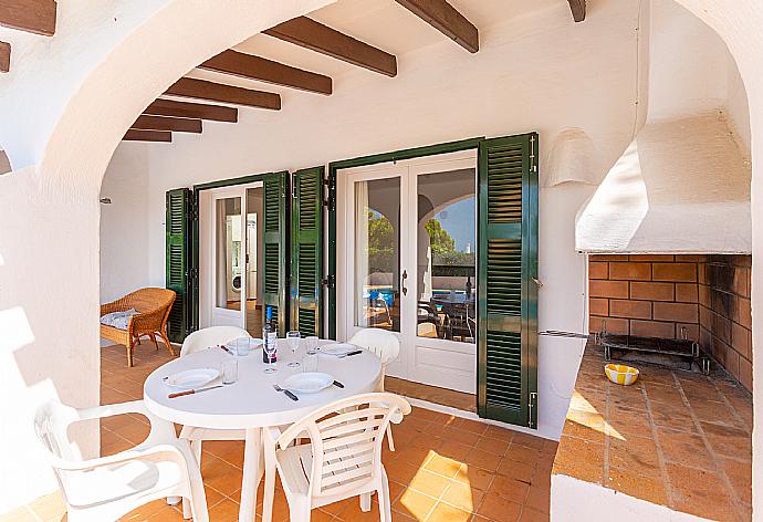 Sheltered terrace area with BBQ . - Villa Binimary . (Fotogalerie) }}