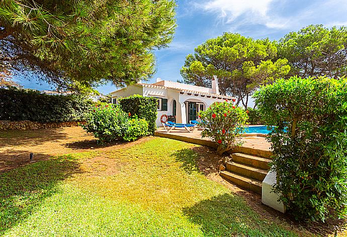 Garden area . - Villa Binimary . (Galería de imágenes) }}