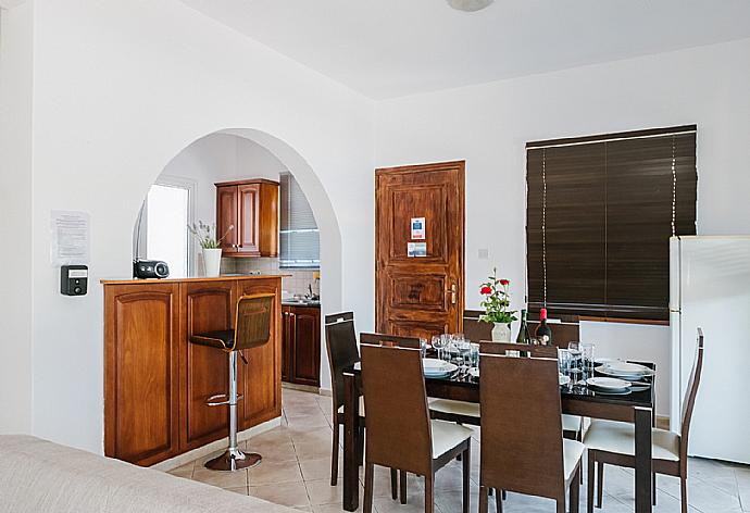 Kitchen with dining room . - Villa Aphrodite . (Fotogalerie) }}