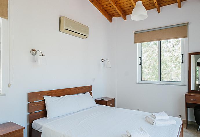 Double bedroom . - Villa Aphrodite . (Photo Gallery) }}