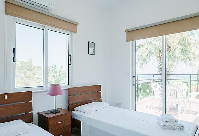 Twin bedroom . - Villa Aphrodite . (Galería de imágenes) }}