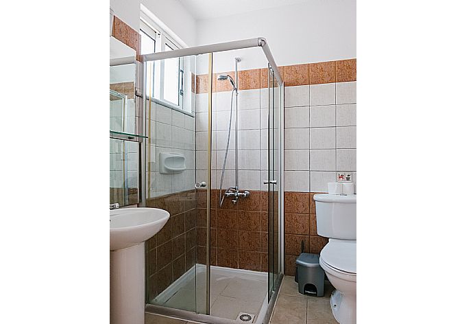 Bathroom . - Villa Aphrodite . (Galerie de photos) }}