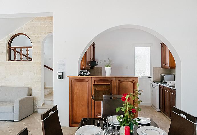 Dining area  . - Villa Aphrodite . (Galería de imágenes) }}