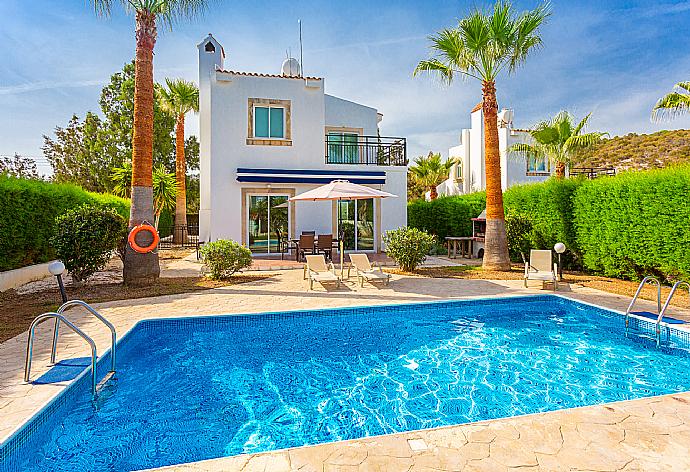 ,Beautiful villa with private pool and terrace . - Villa Chrysanthemum . (Fotogalerie) }}