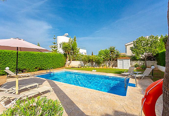 Private pool and terrace . - Villa Chrysanthemum . (Galleria fotografica) }}