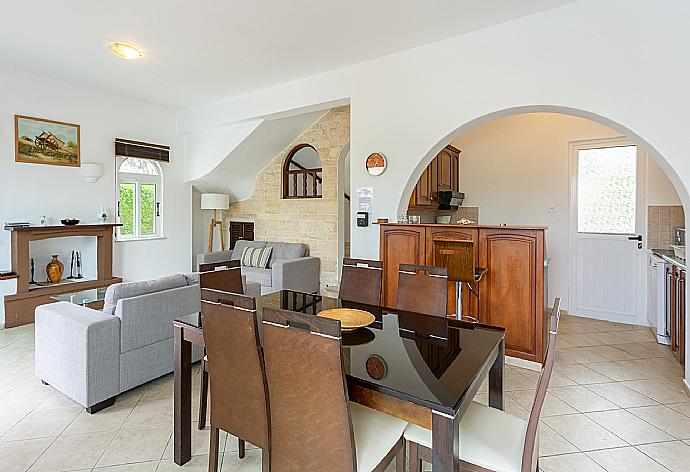 Open-plan living room with sofas, dining area, kitchen, ornamental fireplace, WiFi internet, satellite TV, and pool terrace access . - Villa Chrysanthemum . (Fotogalerie) }}