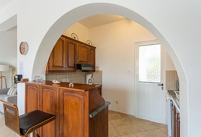 Equipped kitchen . - Villa Chrysanthemum . (Fotogalerie) }}